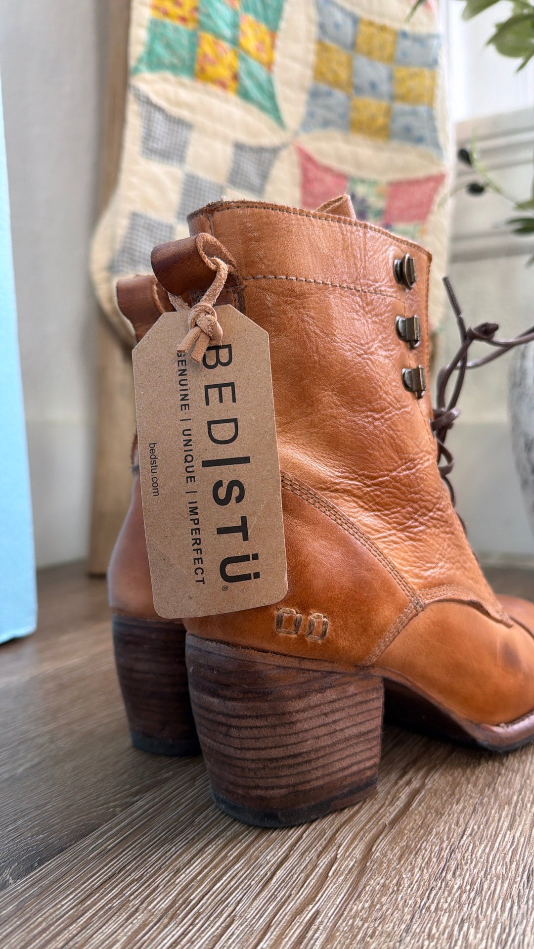 Judgement Bedstu, Tan Rustic