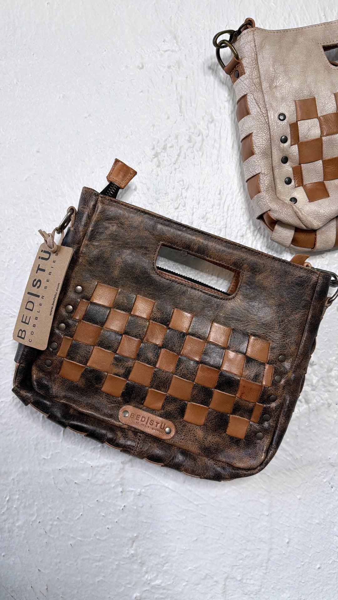 Bedstu Keiki, Black Lux Tan Rustic