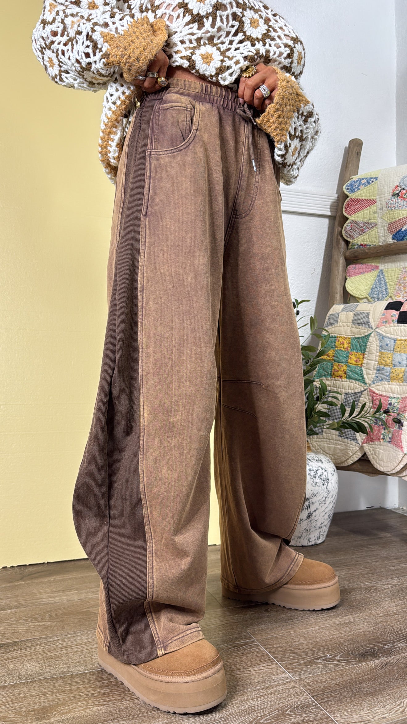 Trend Setter Barrel Leg Sweatpant, Brown – Everyday Chic Boutique
