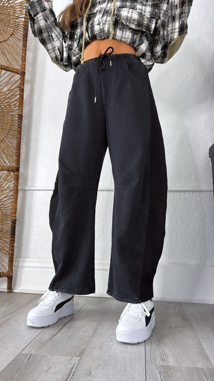 Trend Setter Barrel Leg Sweatpant, Black