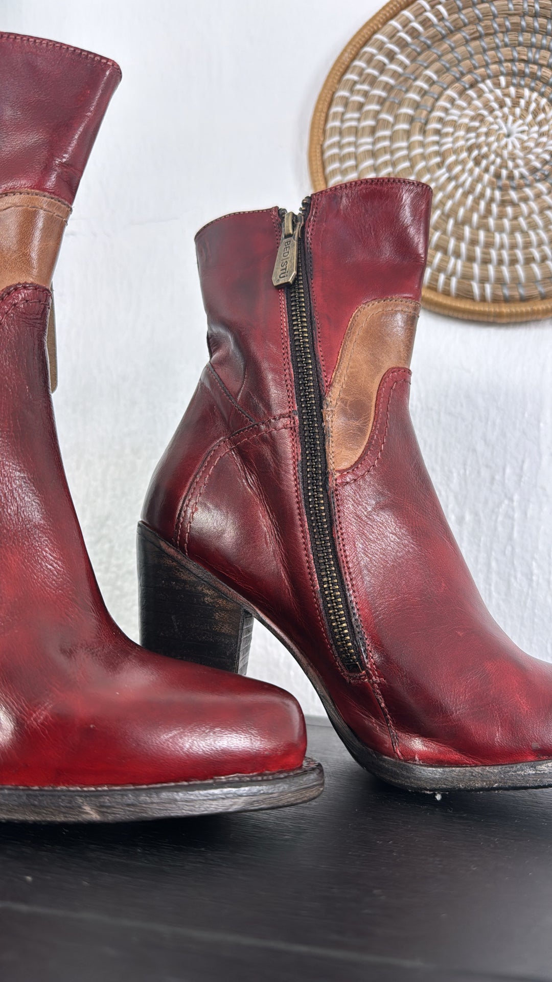 Bedstu Iazu, Cherry Lacquer Tan Rustic