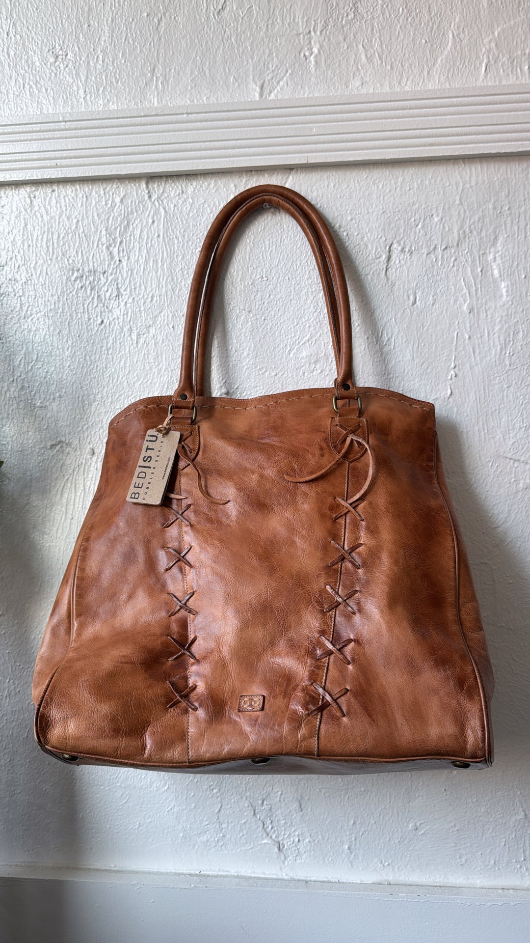 Bedstu Rebekah, Tan Rustic