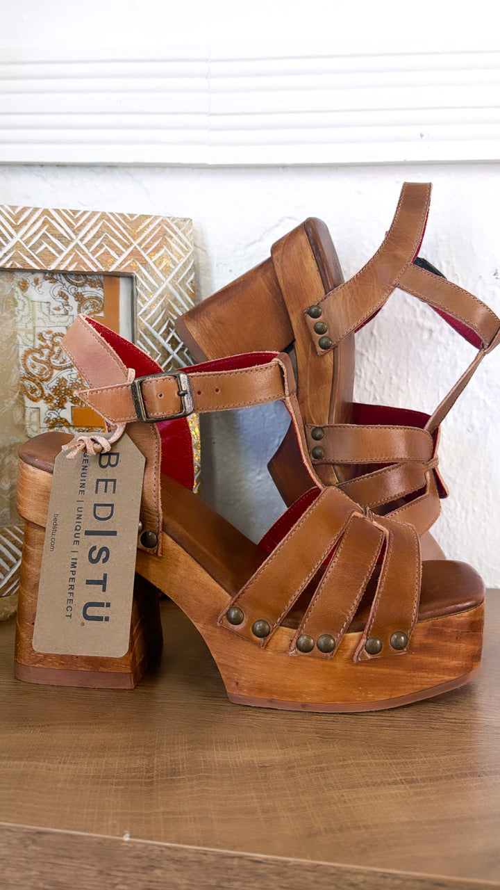 Bedstu Lyxon, Tan Rustic