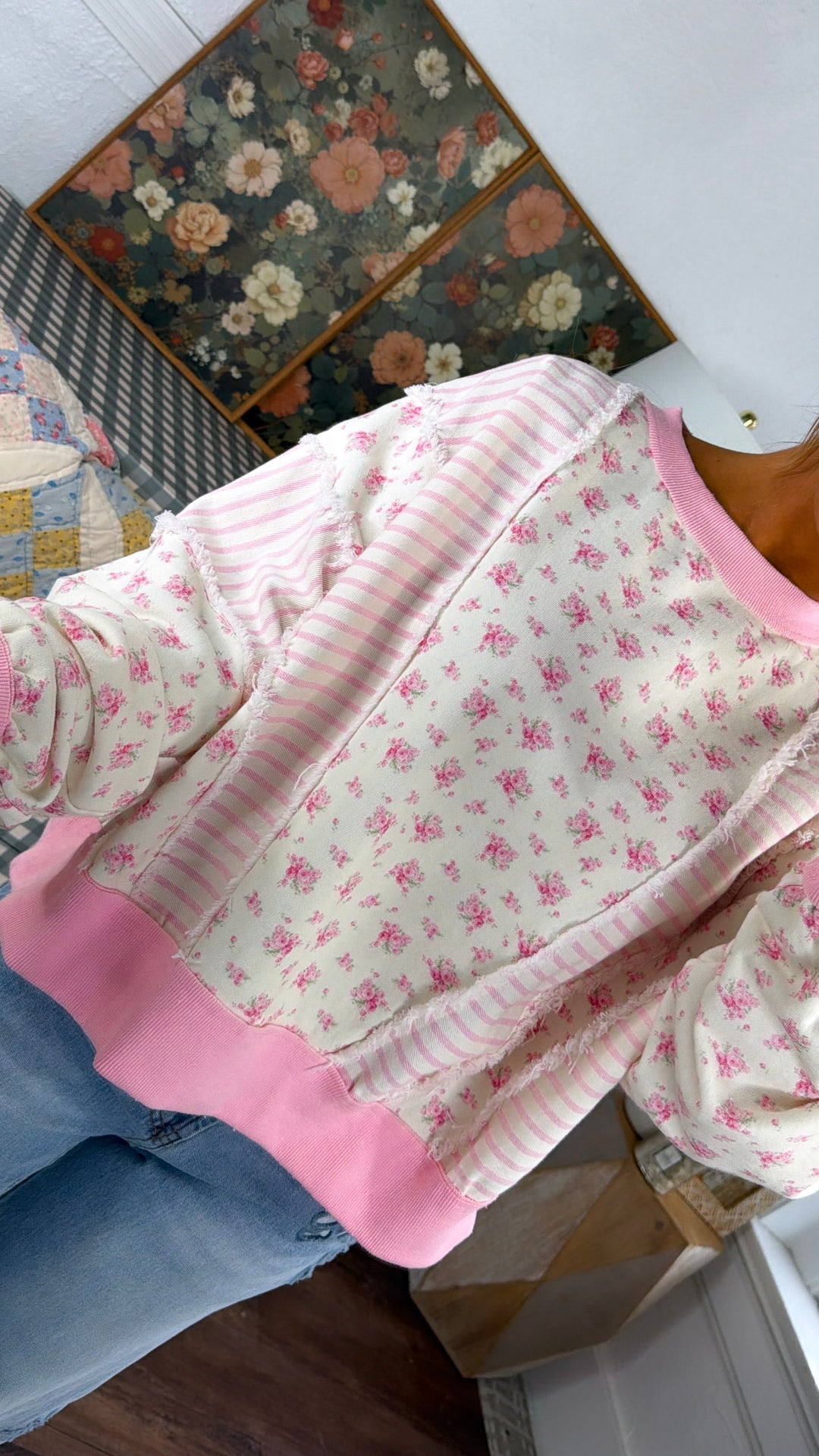 Comfort in Florals Crewneck, Lt. Pink