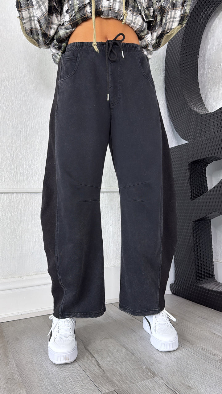 Trend Setter Barrel Leg Sweatpant, Black