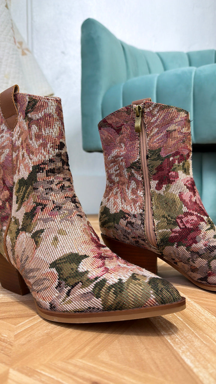 Dawes Tapestry Boots, Mauve