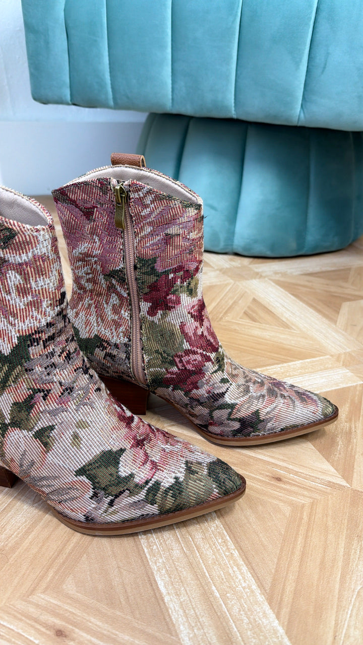Dawes Tapestry Boots, Mauve