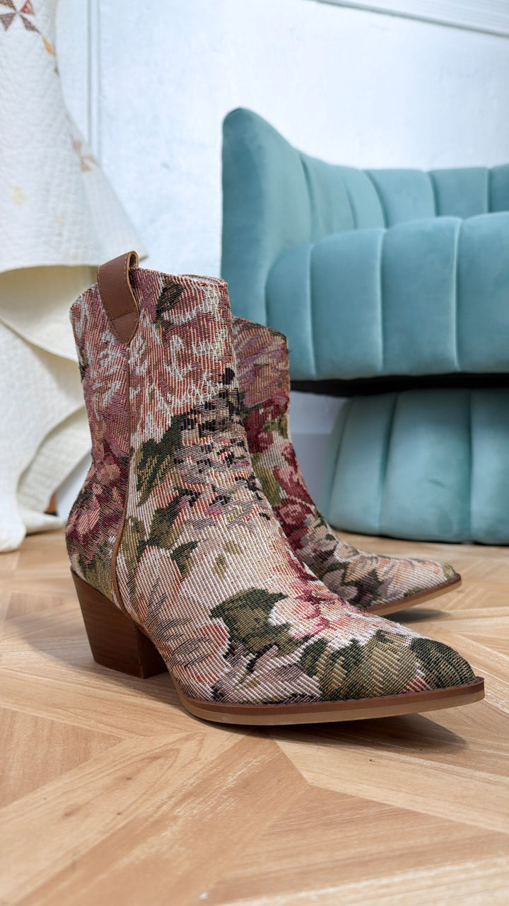 Dawes Tapestry Boots, Mauve