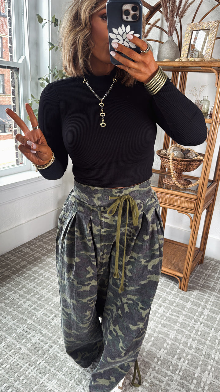 Run It Ruched Bottom Wide Leg Camo Pant