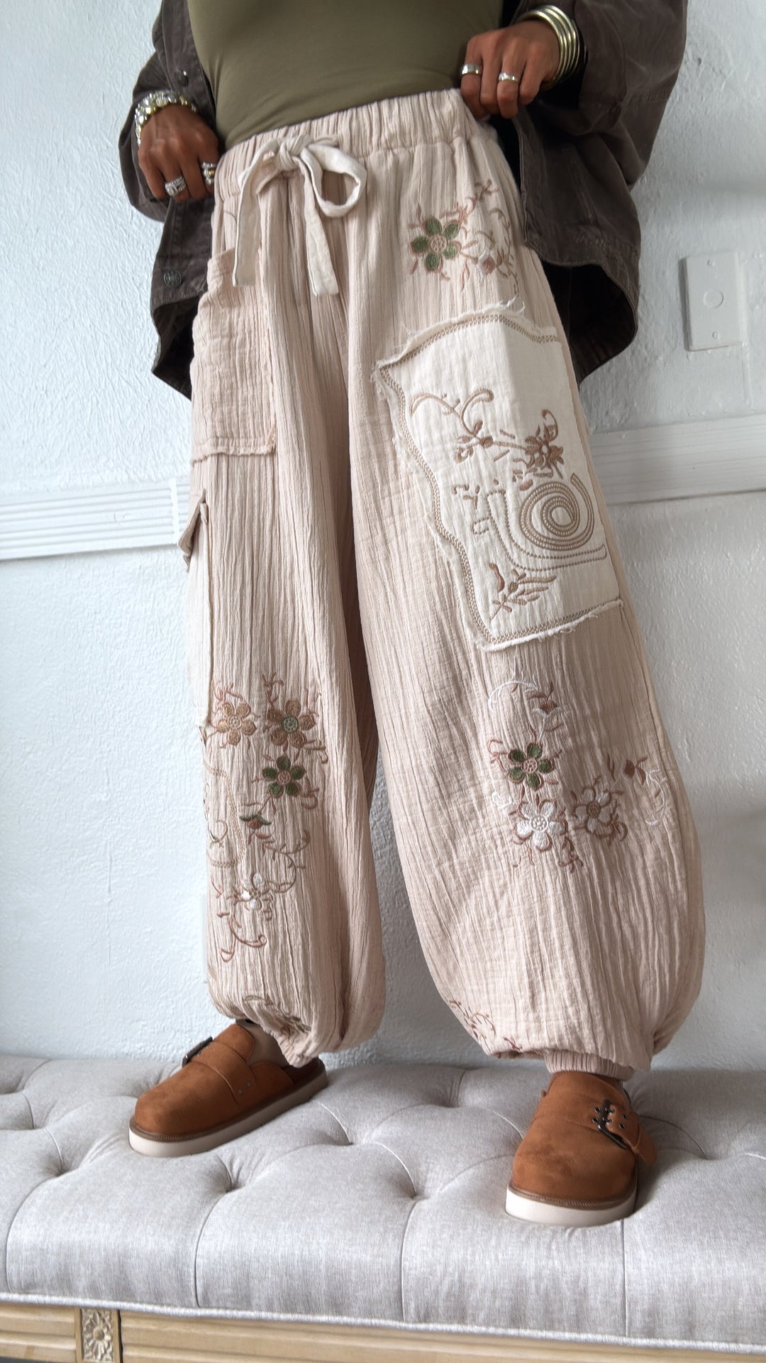 Terra Embroidered Jogger, Natural