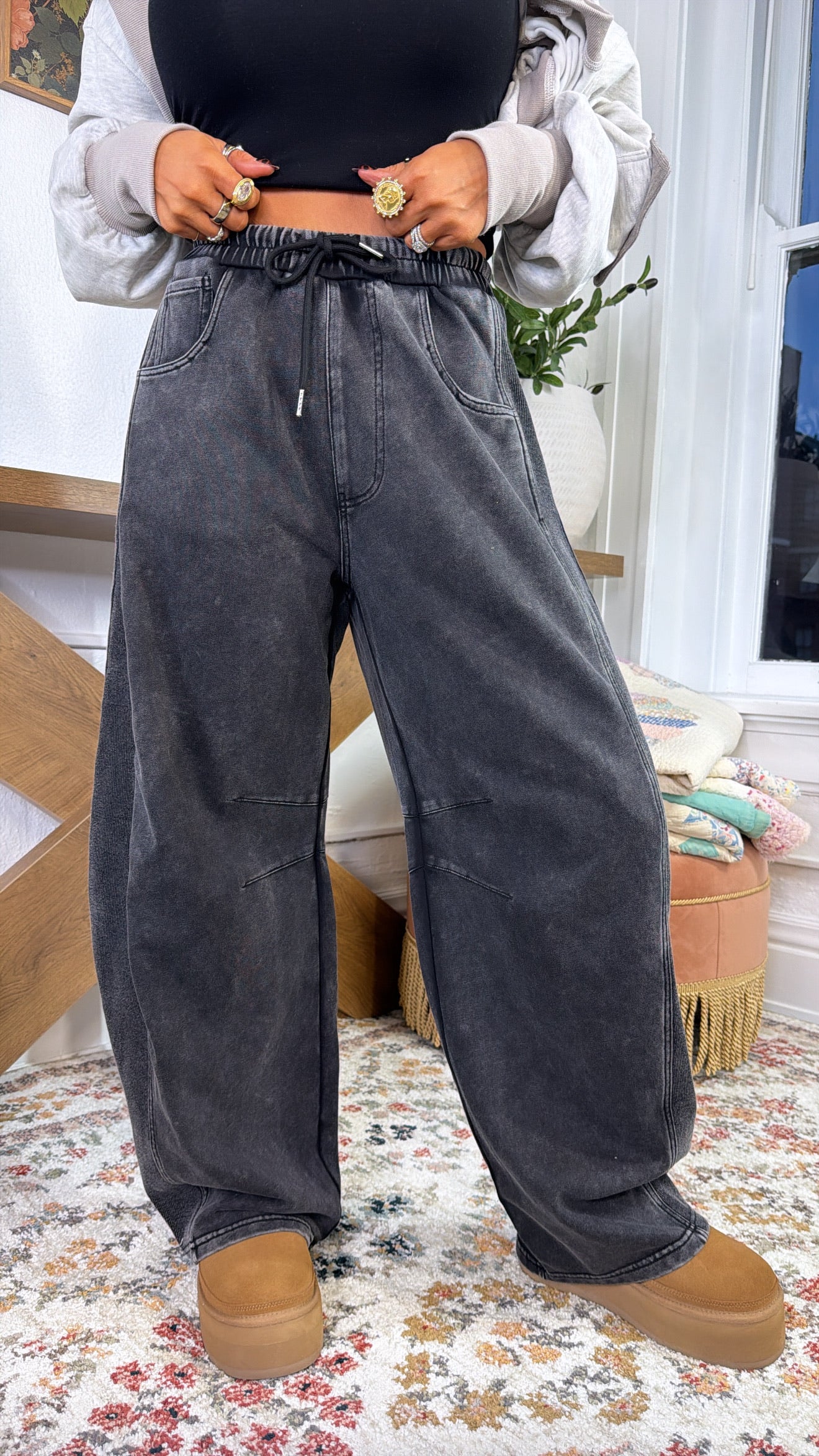 Trend Setter Barrel Leg Sweatpant, Black – Everyday Chic Boutique