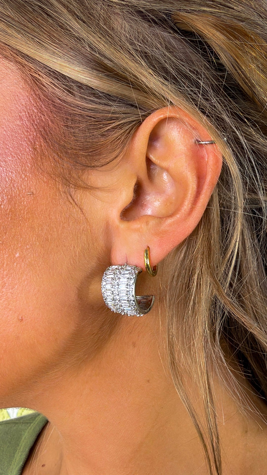 Radiant Shell Silver Stud