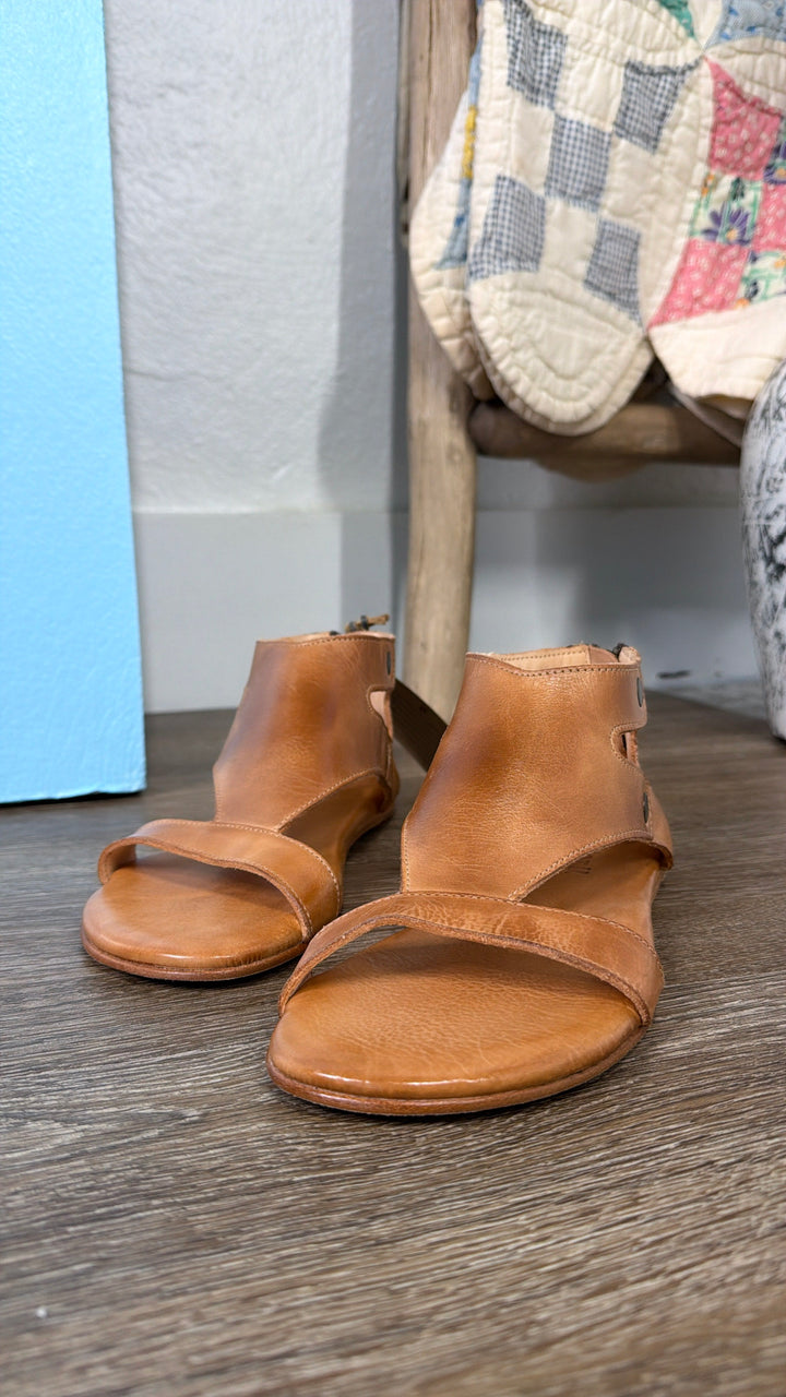 Bedstu Soto, Tan Rustic