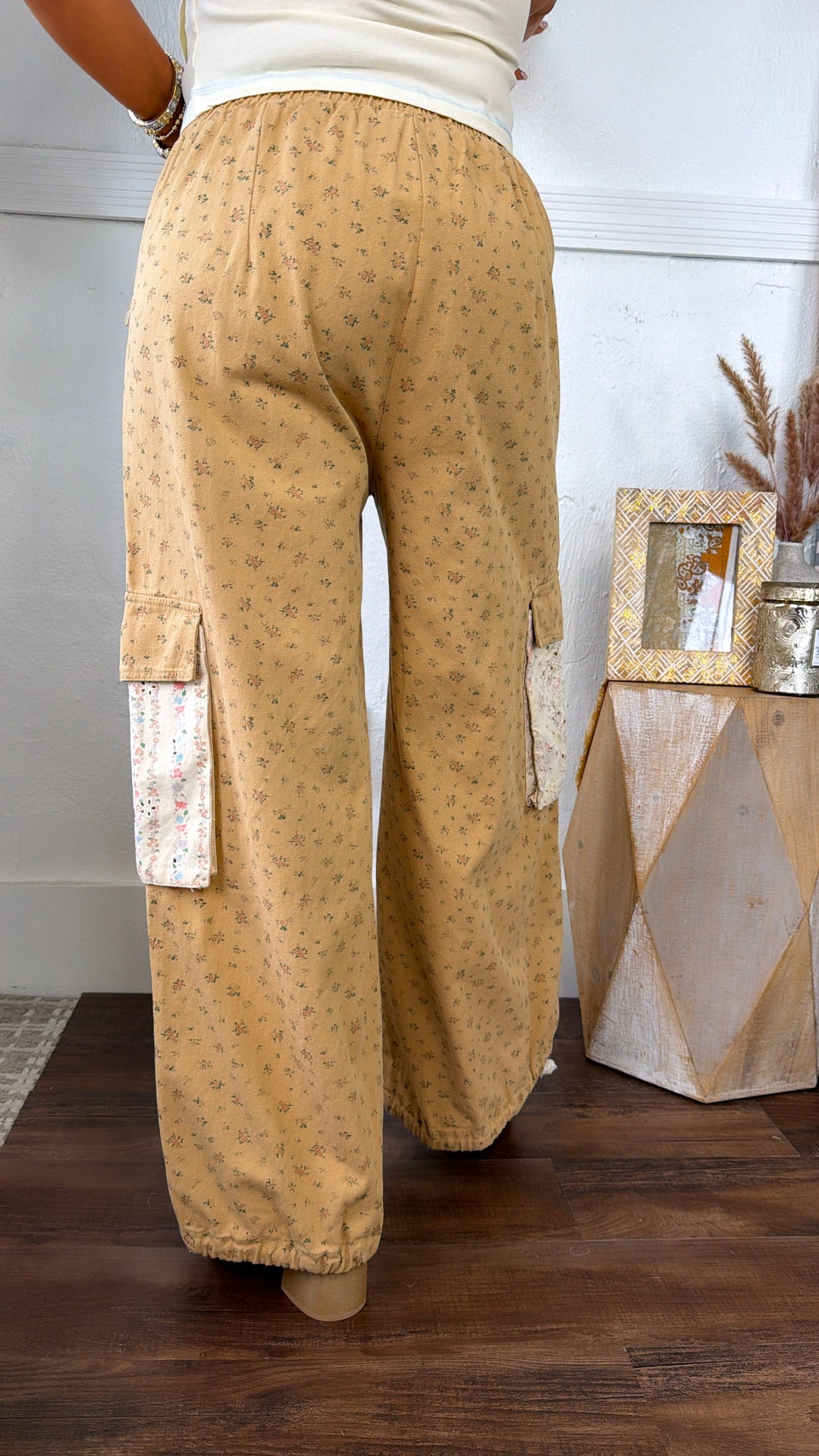 Floral Eyelet Pocket Jogger, Tan