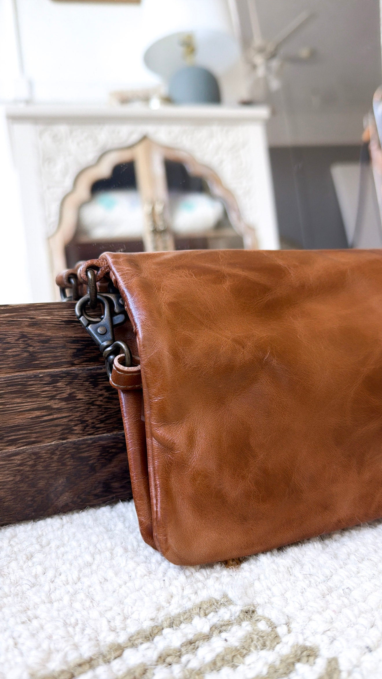 BedStu Cadence Crossbody, Tan Rustic – Everyday Chic Boutique