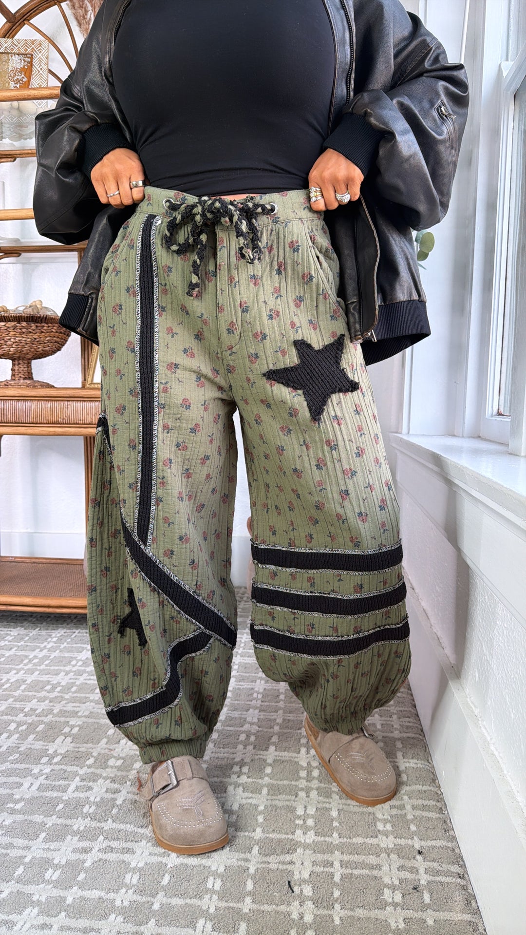 Sunlit Sol Barrel Jogger, Moss Green/ Black