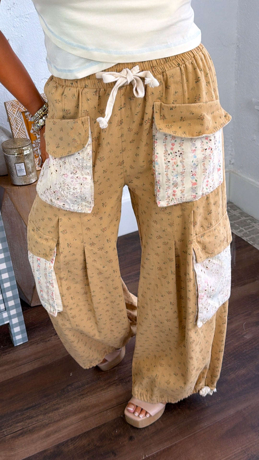 Floral Eyelet Pocket Jogger, Tan