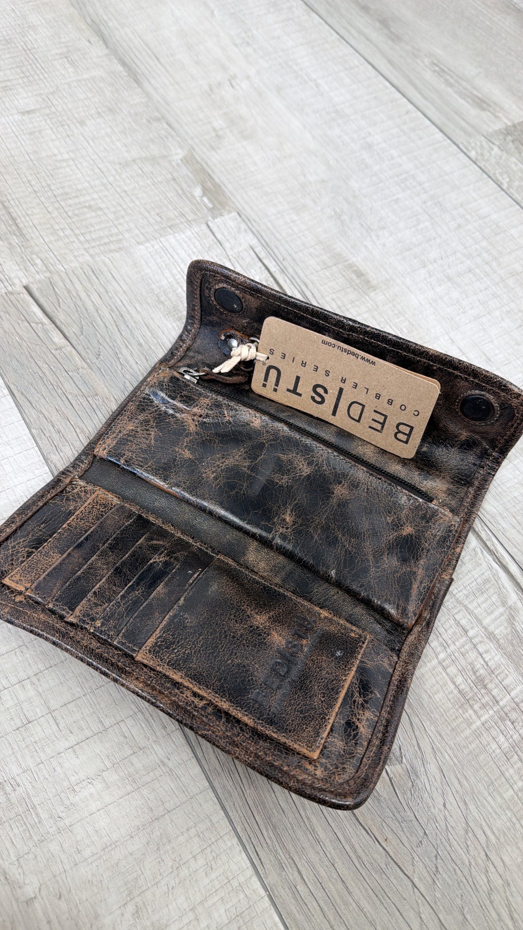 Bedstu Canton, Black Lux