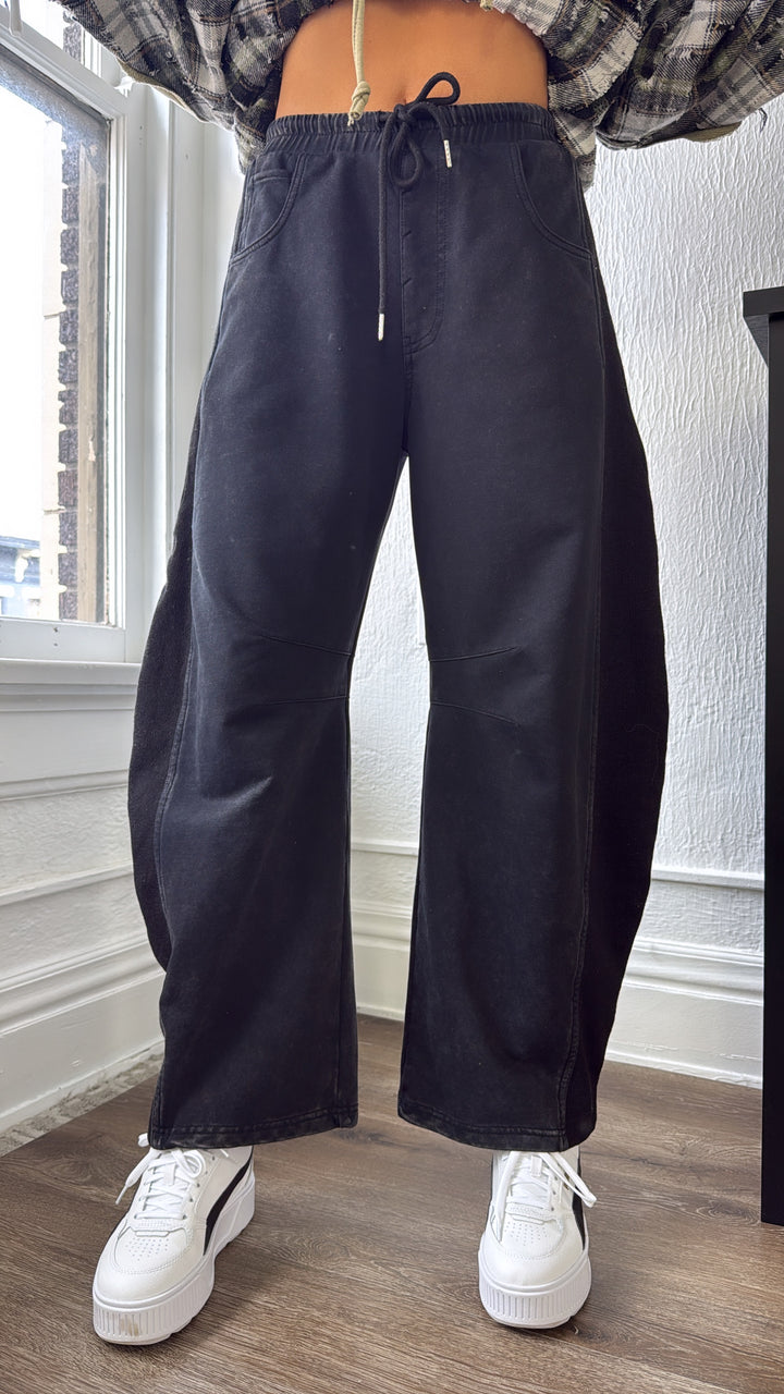 Trend Setter Barrel Leg Sweatpant, Black