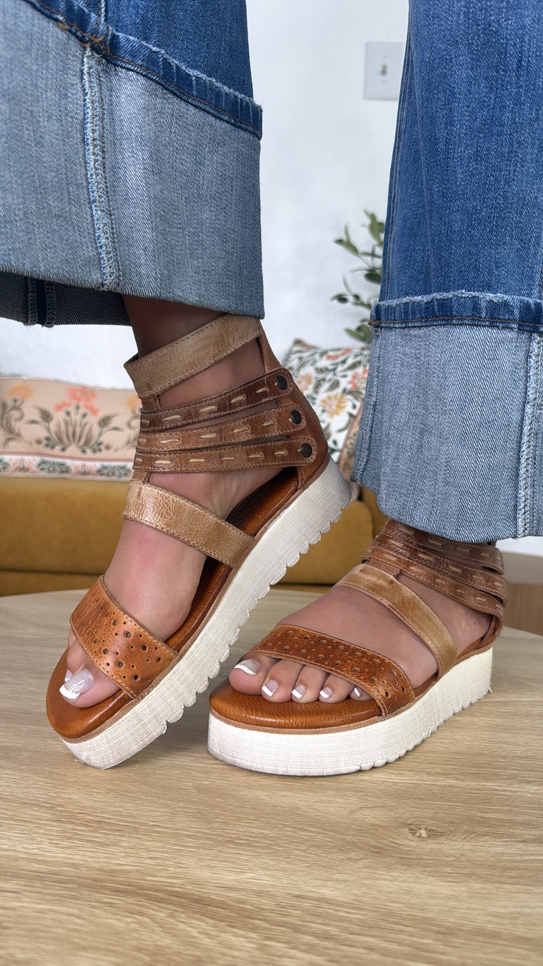 BedStu Artemia, Bone Tan Rustic - Main Image