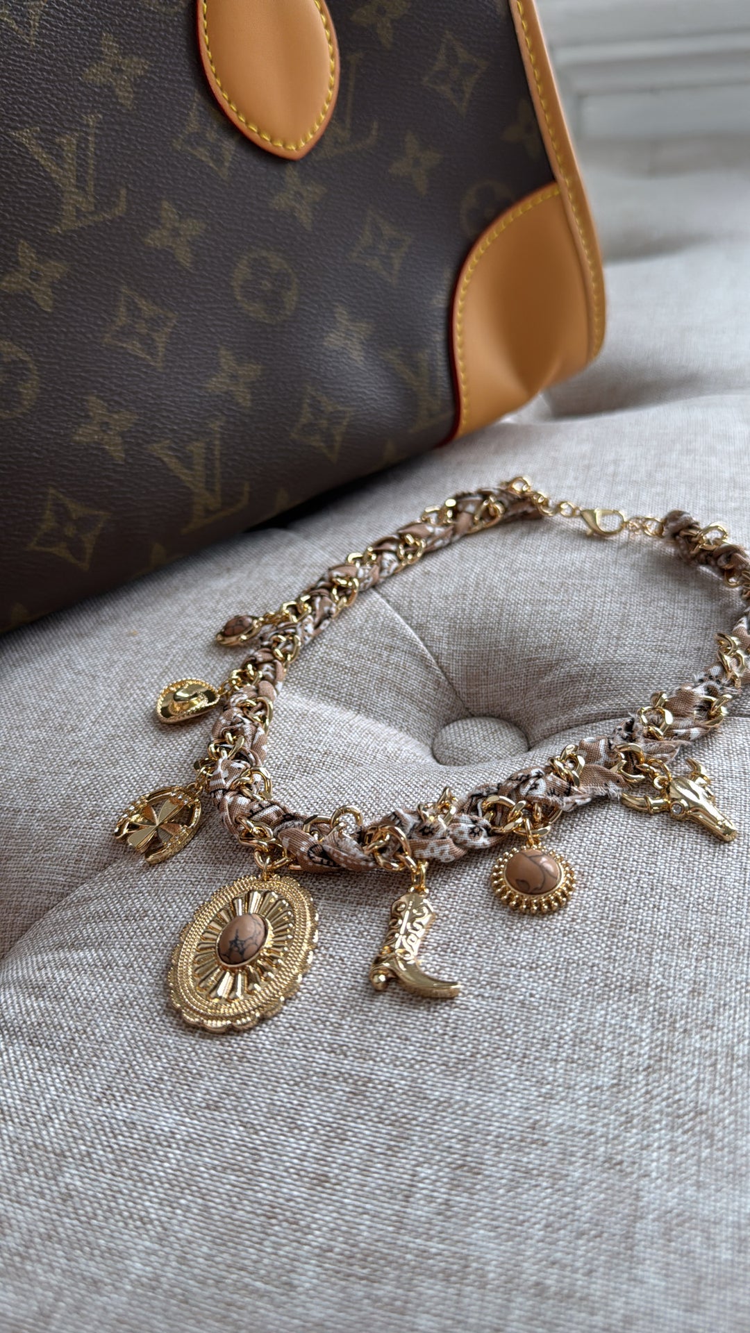 Western Charm Necklace, Beige/Gold