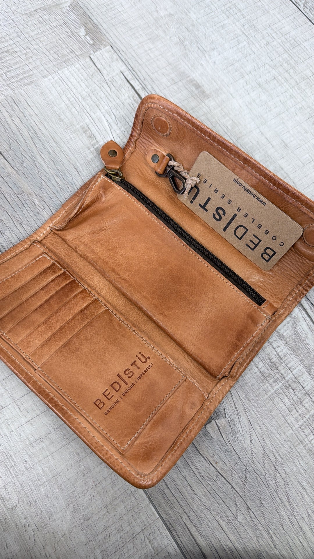 Bedstu Canton, Tan Rustic