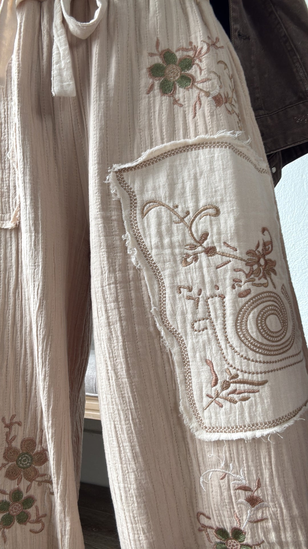 Terra Embroidered Jogger, Natural