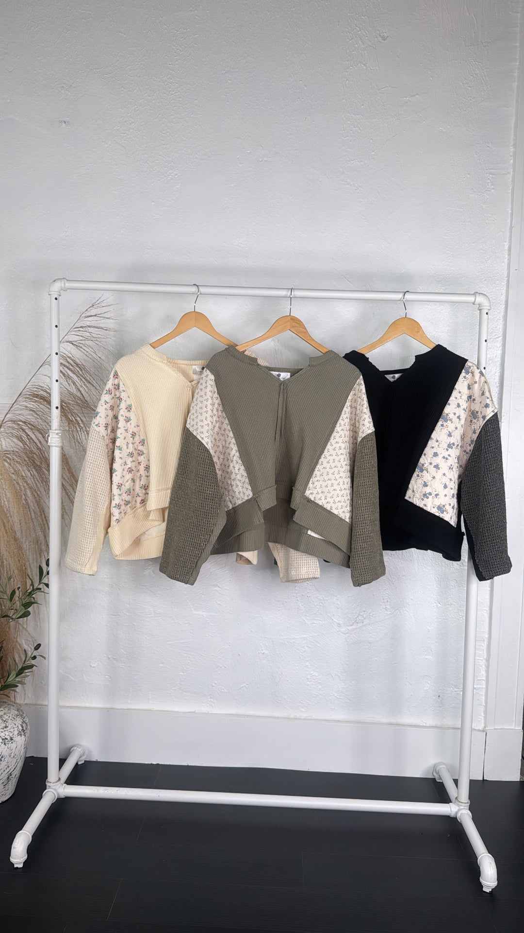 DOORBUSTER: POL Floral Sleeve Sweater, Black