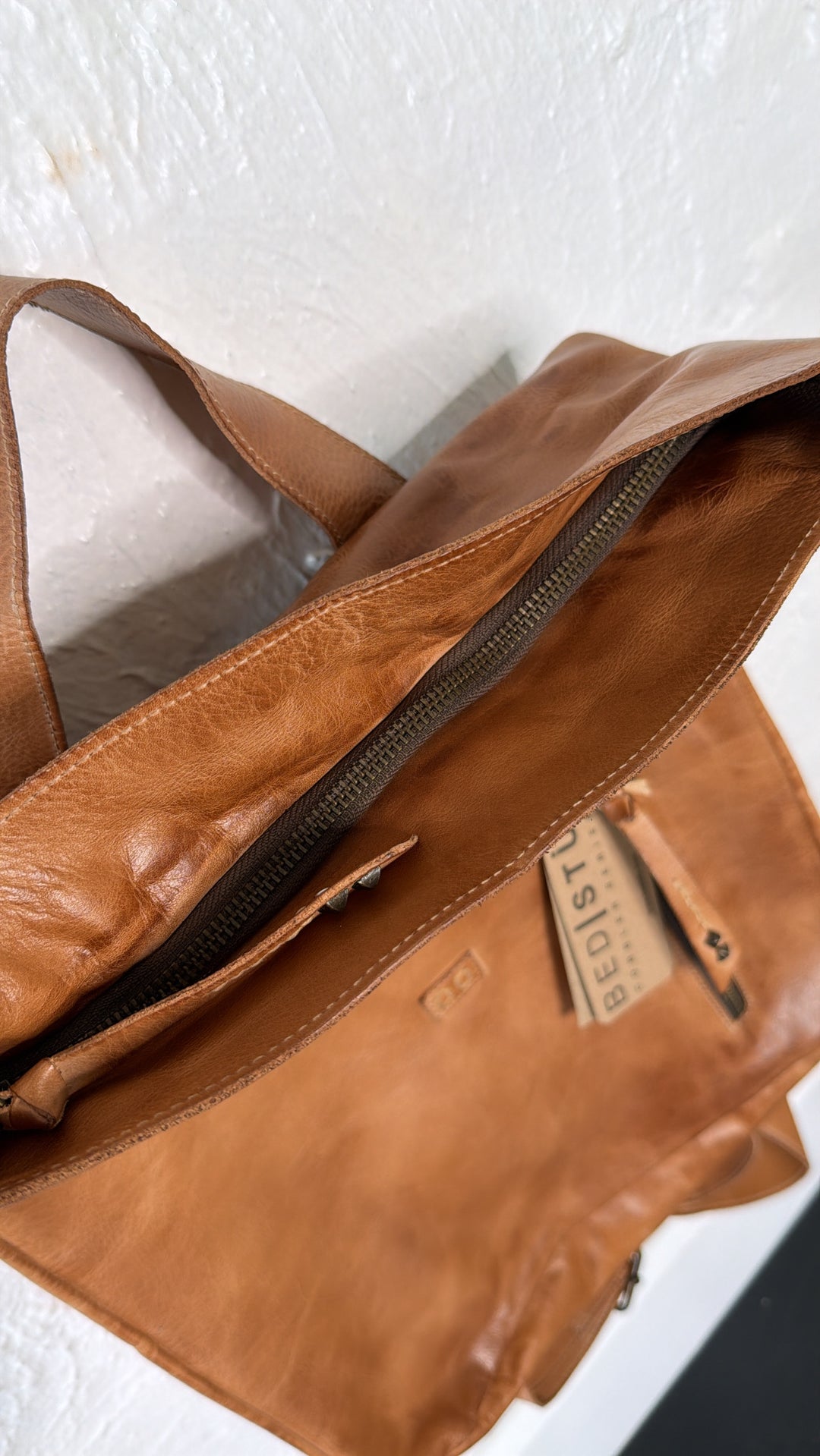 BedStu Howie , Tan Rustic