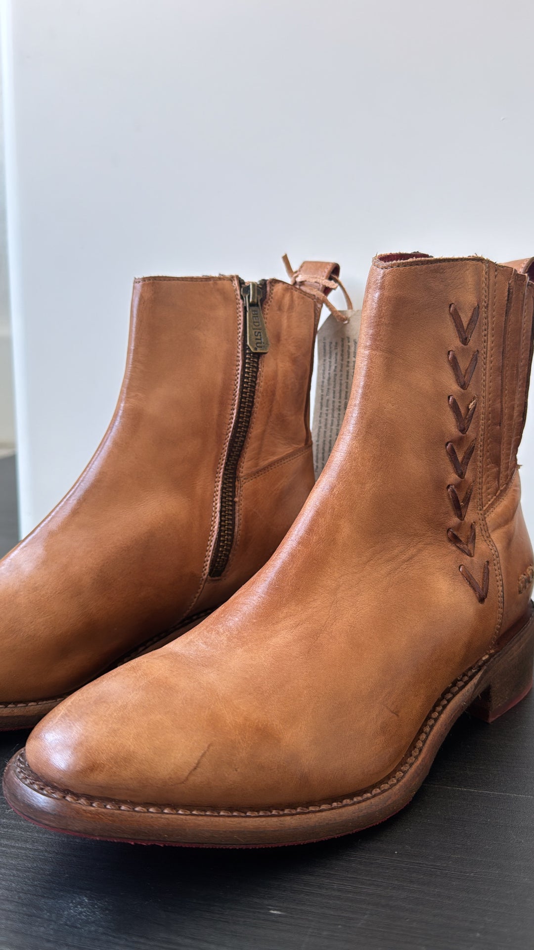 Bedstu Alina, Tan Rustic