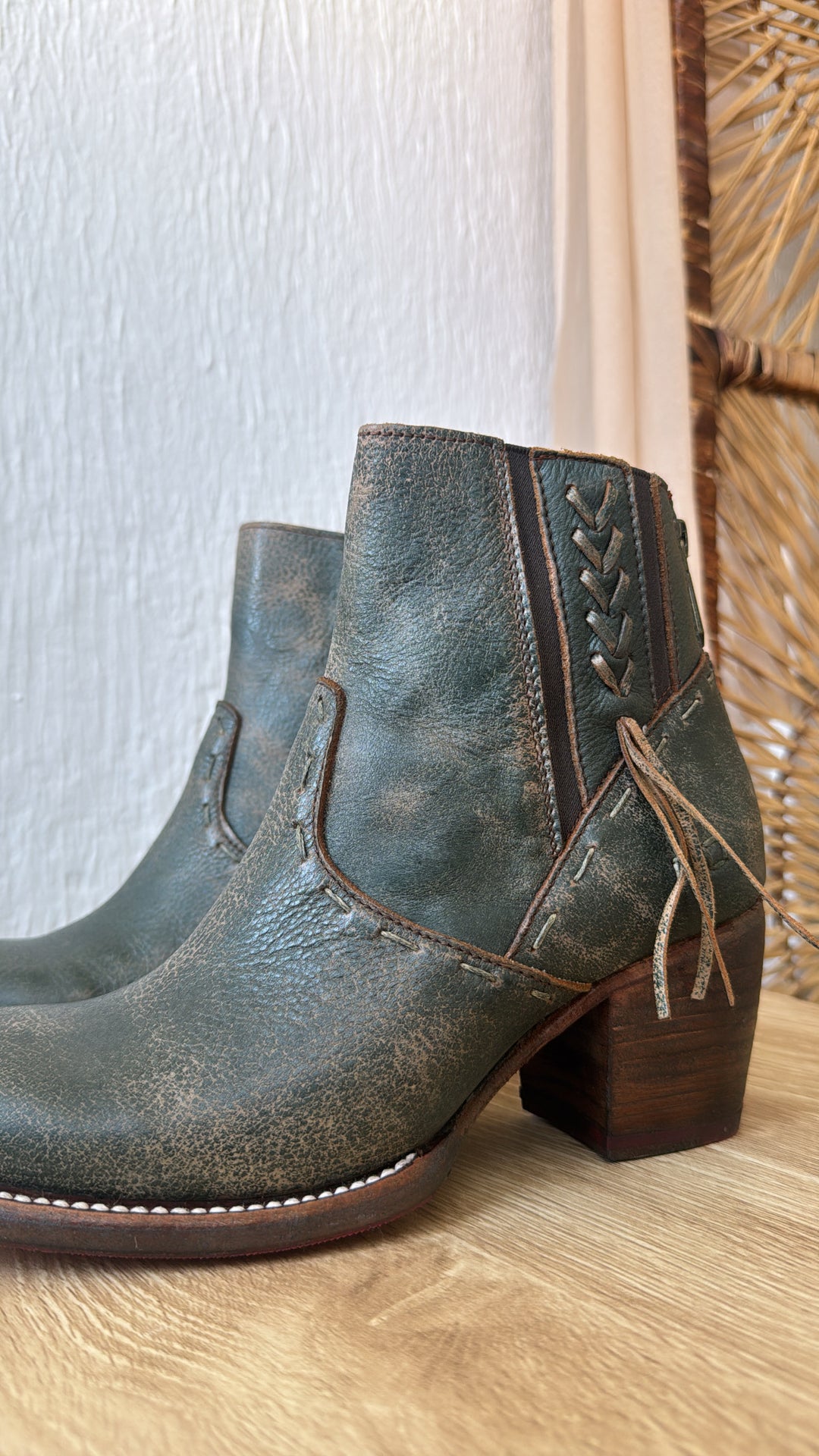 Bedstu Celestine, Dark Teal Lux