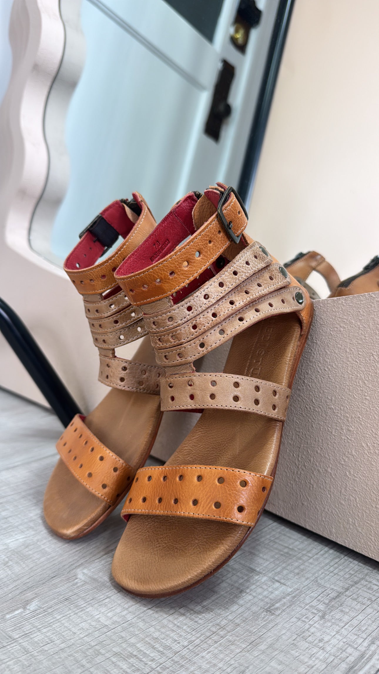 Artemis Bedstu, Pecan Oats Rustic – Everyday Chic Boutique