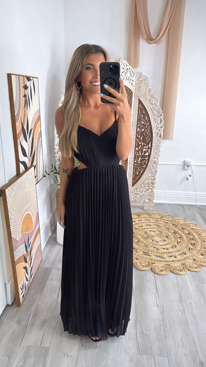 Make Memories Pleated Maxi, Black