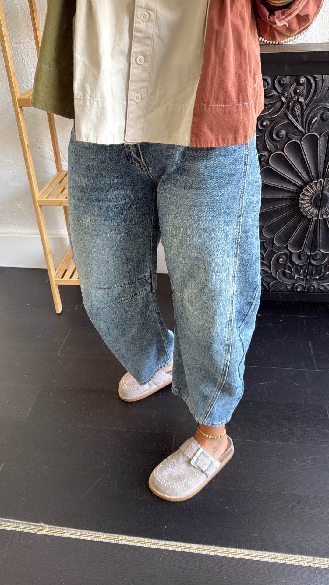 Mid Rise Barrel Jeans