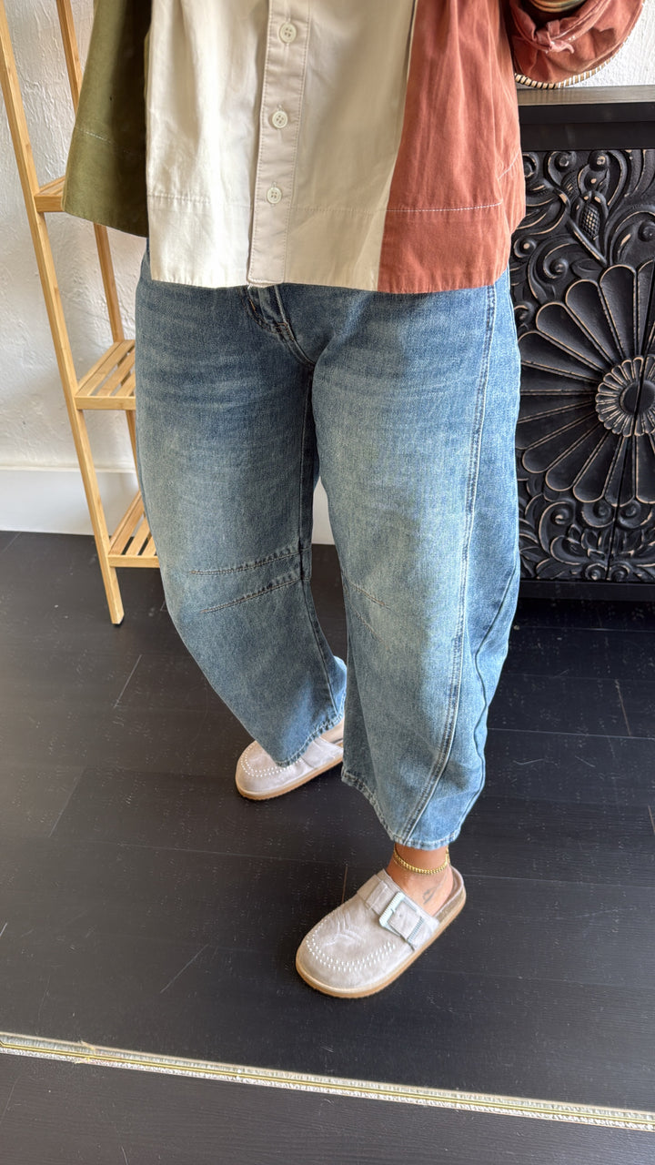 Mid Rise Barrel Jeans