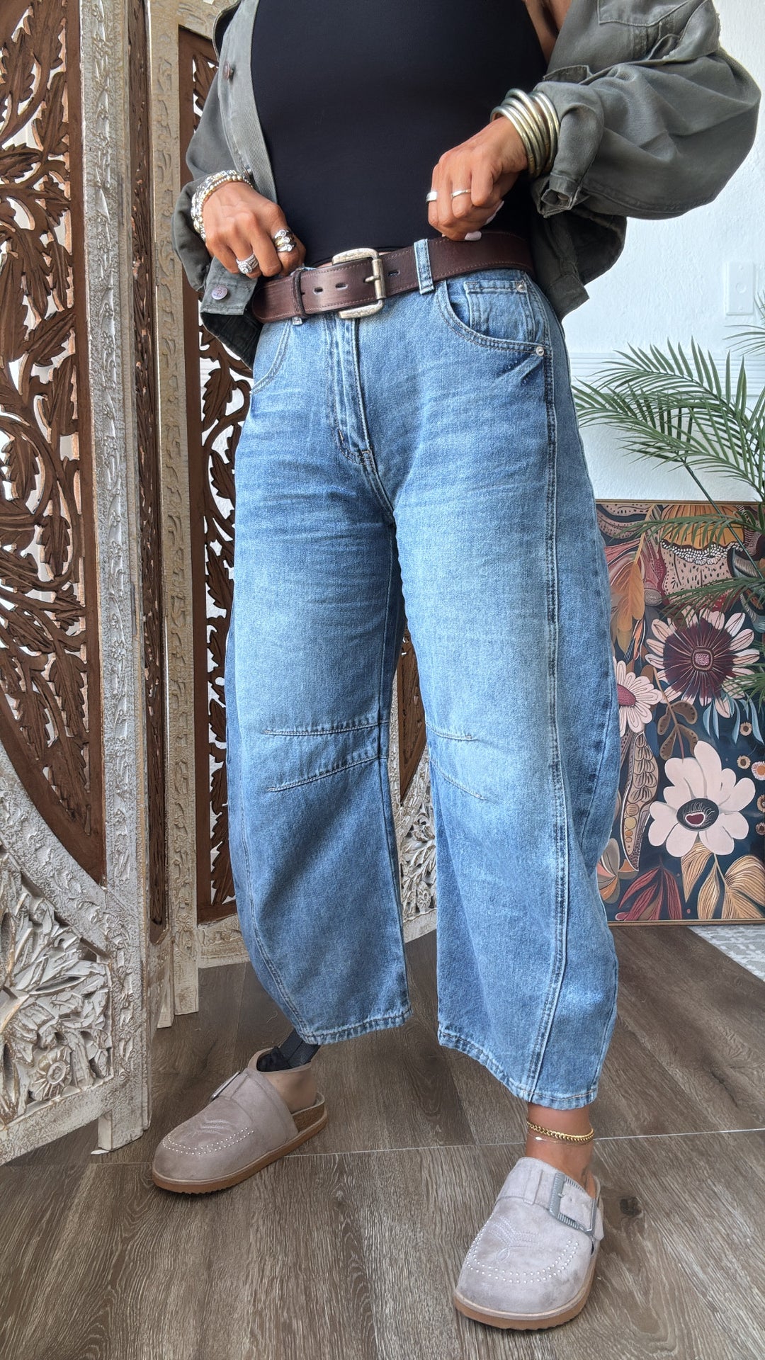 Mid Rise Barrel Jeans