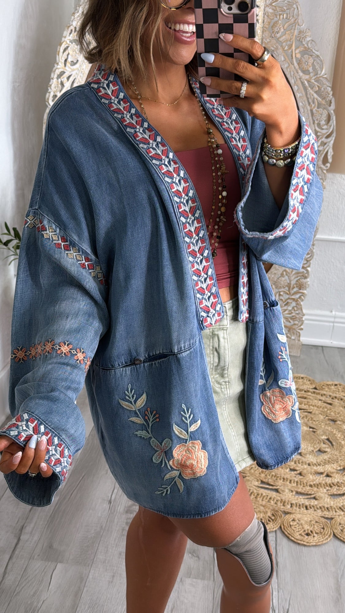 Cardigan Lungo In Denim Strappato NRTHYE Per Donna, Stile Kimono Oversize A Maniche Lunghe. Aperto Davanti, Copri Spolverino Invernale. Perfetto Per Un Look Casual, Sexy E Alla Moda. Taglie S/M/L.