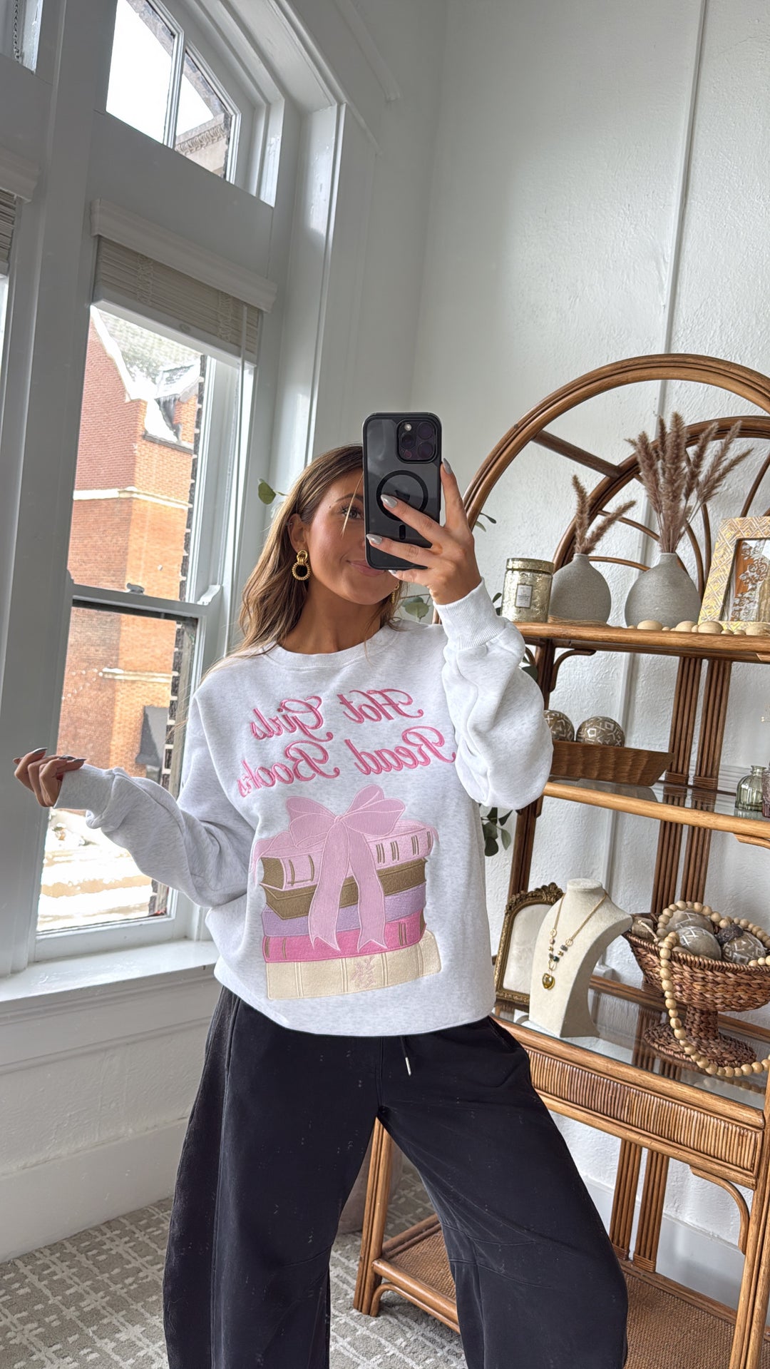 Happy Camp3r: Hot girls Read Books Crewneck, Lt. Heather