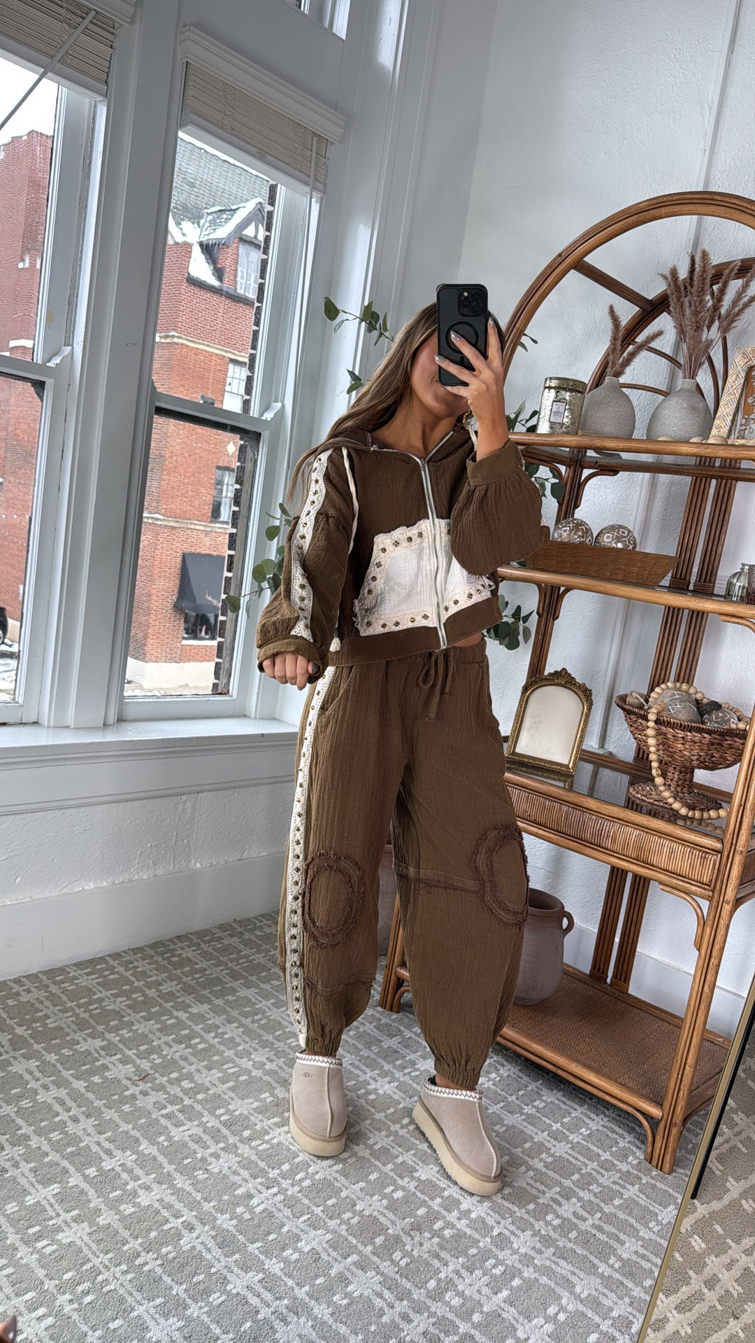 POL: Studded Jogger, Chocolate