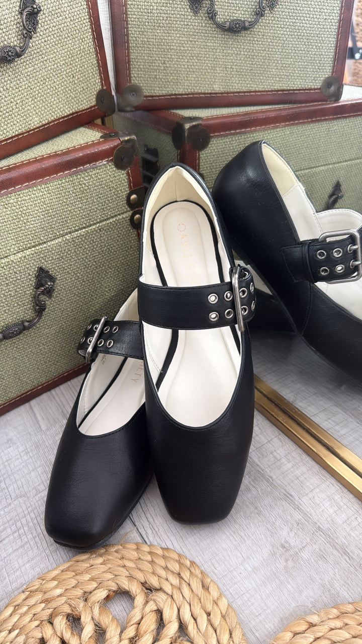 Bella Ballet Flat W Buckle Detail, Black