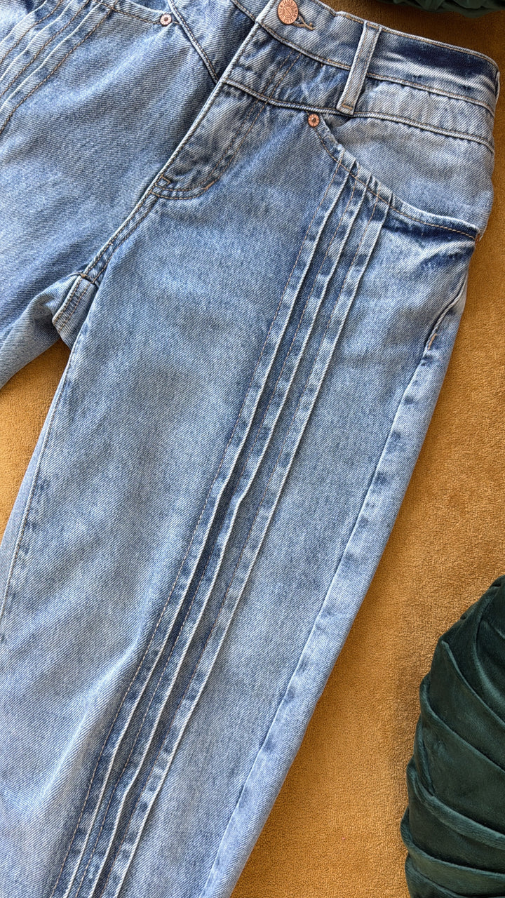 Ridge Pleated Barrel, Medium Light