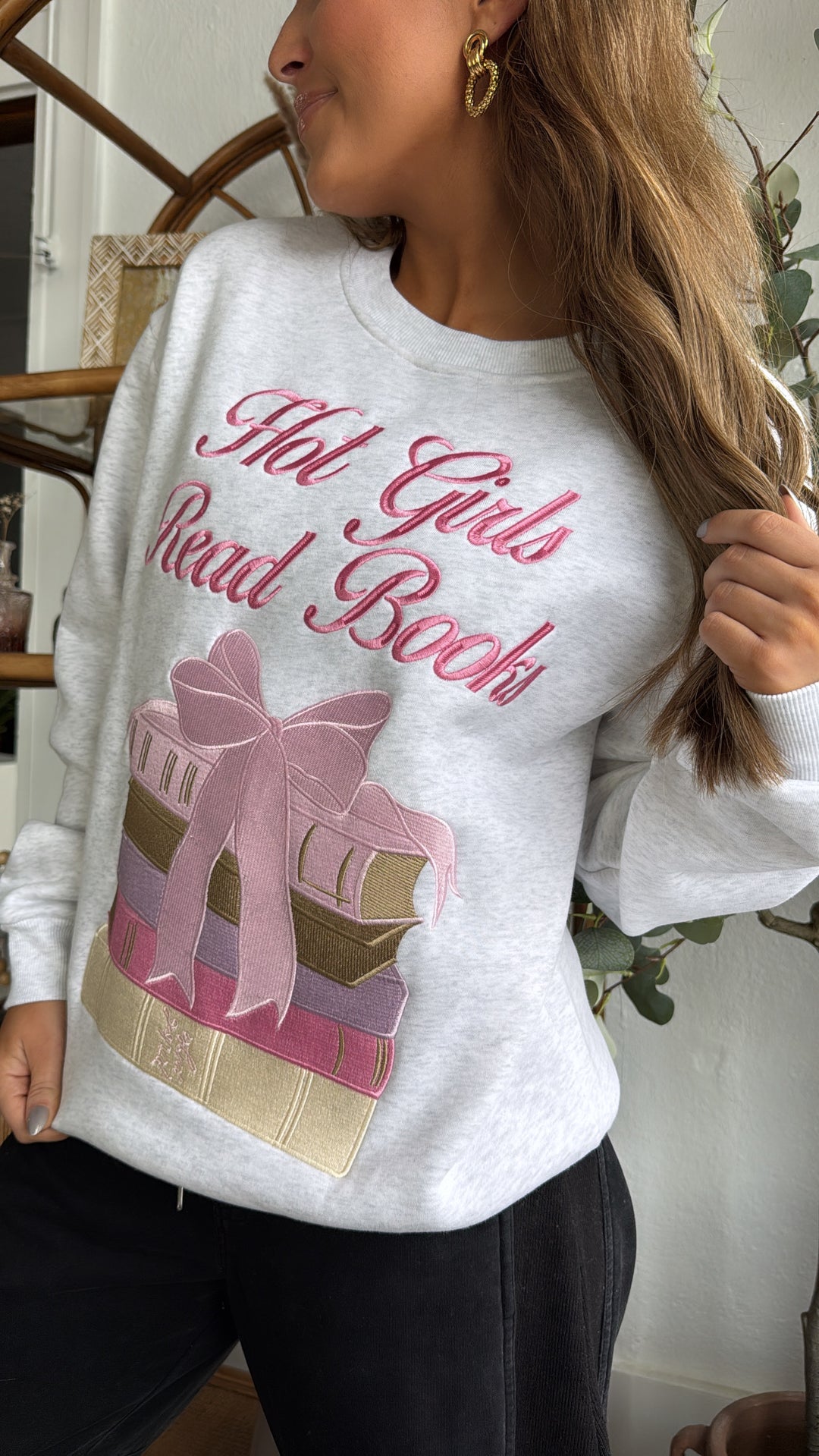 Happy Camp3r: Hot girls Read Books Crewneck, Lt. Heather