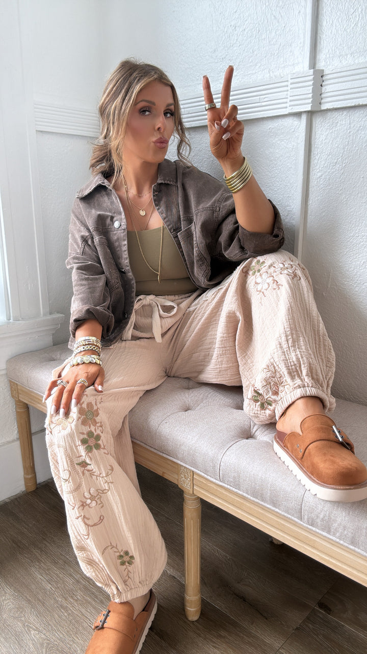 Terra Embroidered Jogger, Natural