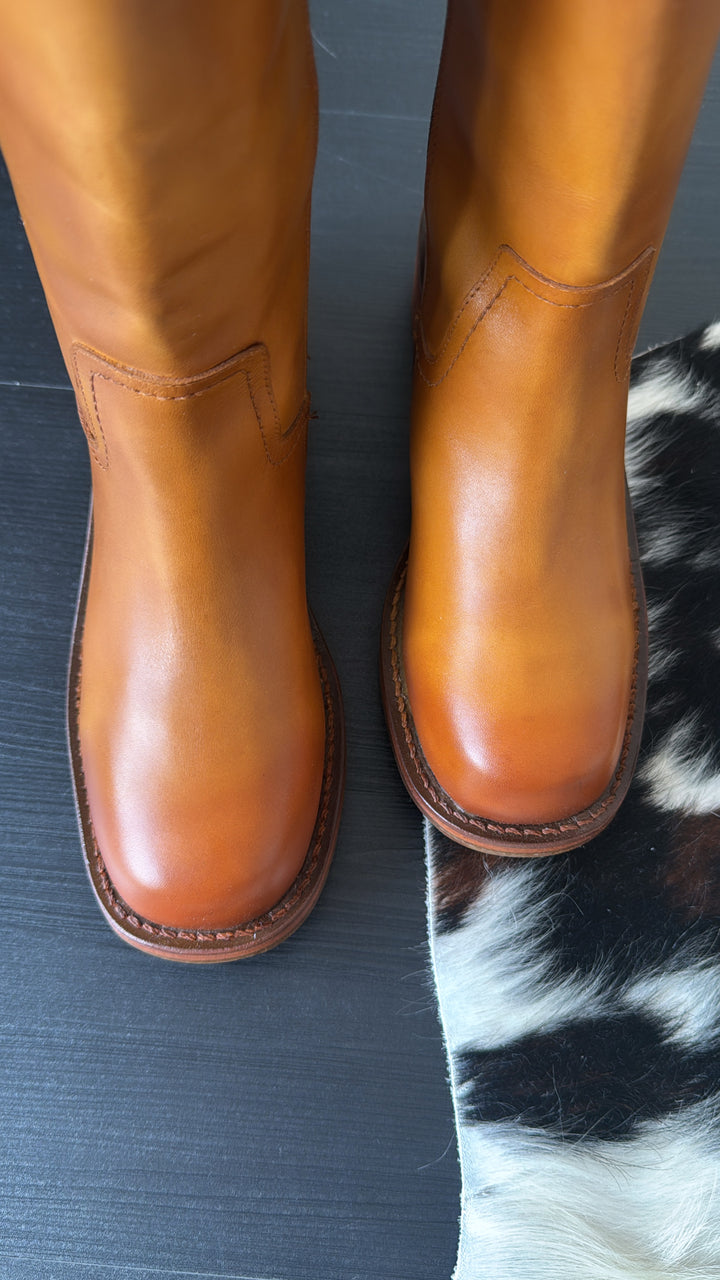 Bedstu Froe Roan, Banana Tan Distressed