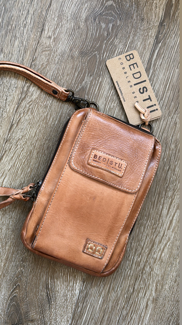 Bedstu Alelike, Tan Rustic