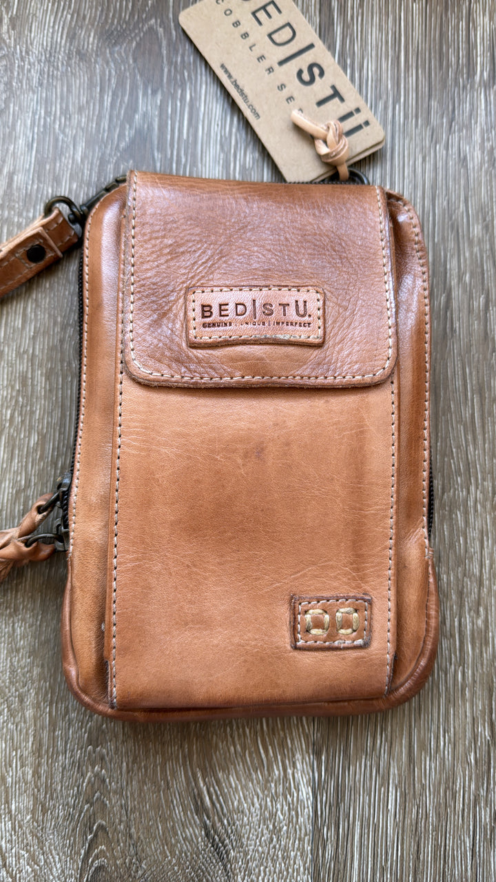 Bedstu Alelike, Tan Rustic