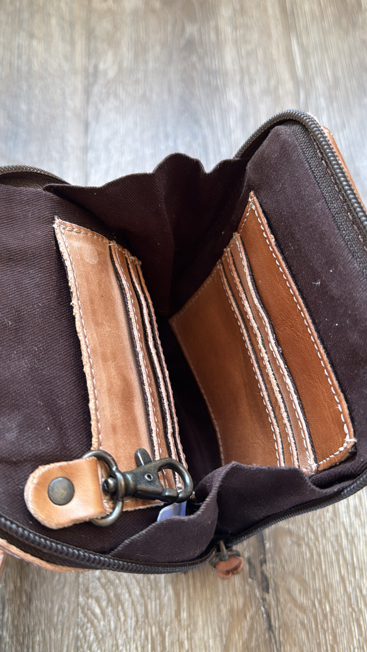 Bedstu Alelike, Tan Rustic