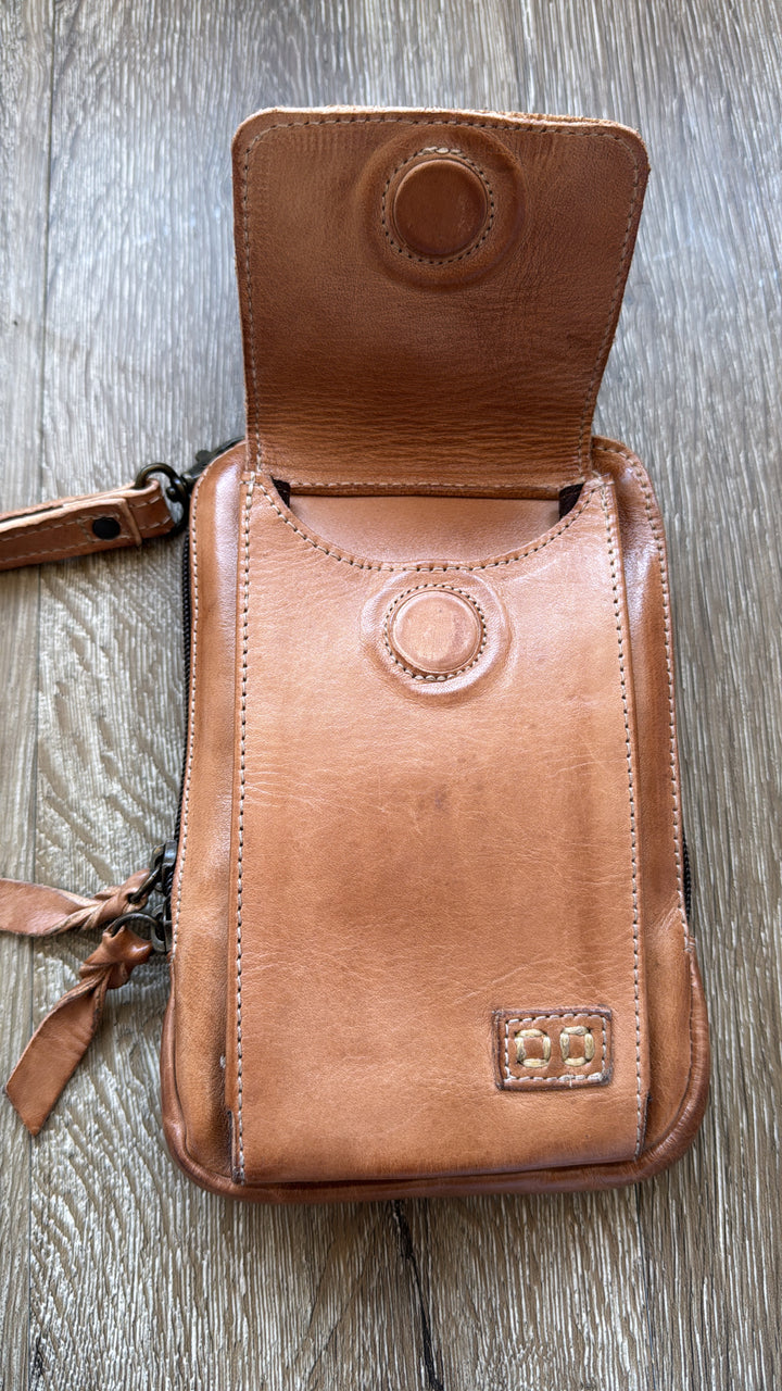 Bedstu Alelike, Tan Rustic