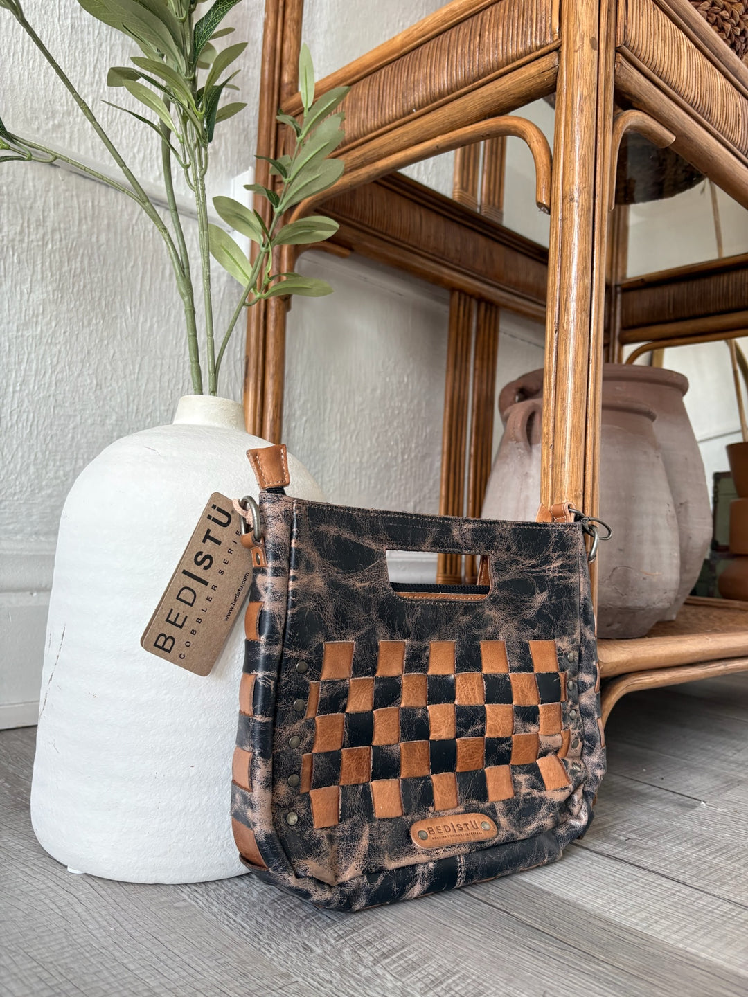 Bedstu Keiki, Black Lux Tan Rustic