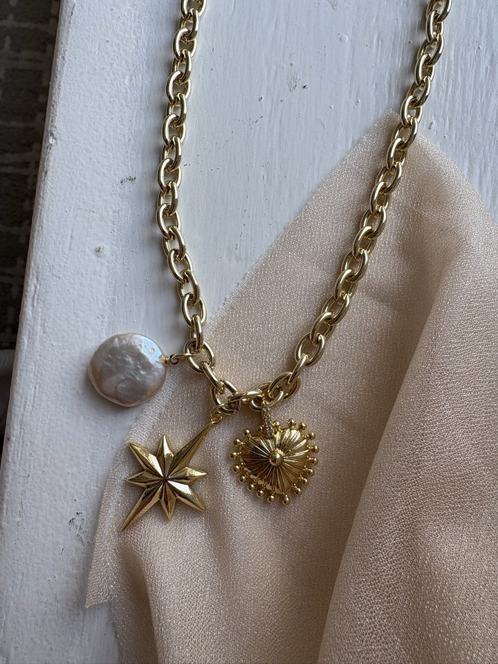 Treasure Jewels: Lovely Link Necklace Gold